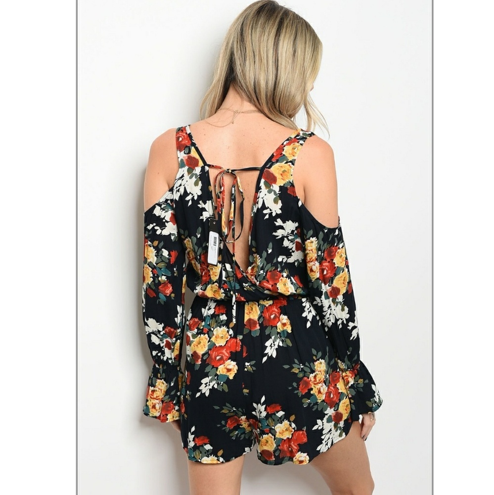 1 sm left!! NWT Adorable floral romper - Picture 2 of 3